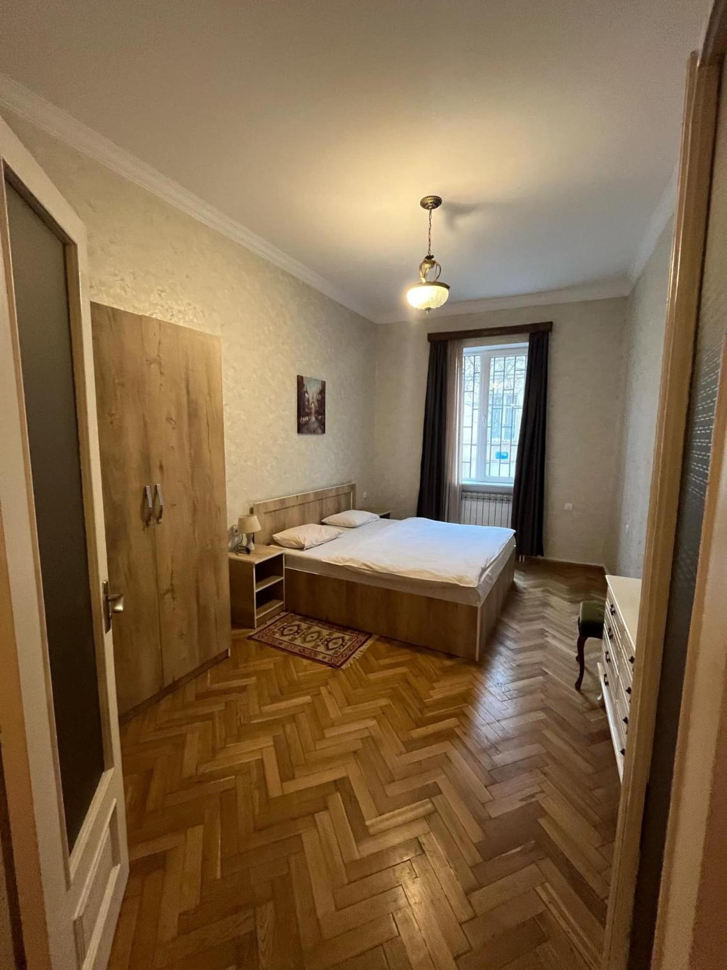 Appartamento Vake Tbilisi Esterno foto